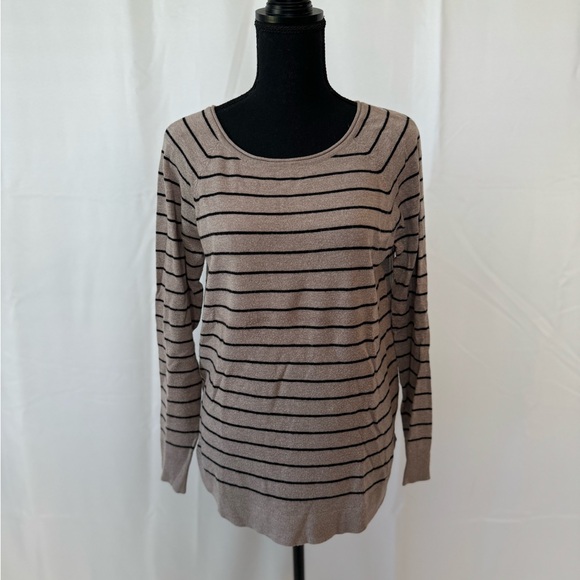 Pink Clover Sweater - Picture 2 of 6